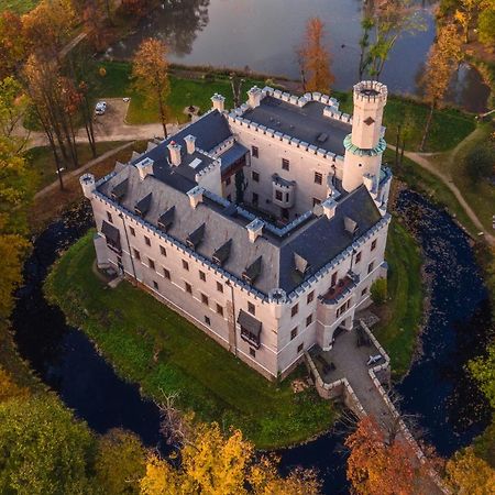 Zamek Karpniki Schloss Fischbach Lomnica  Luaran gambar