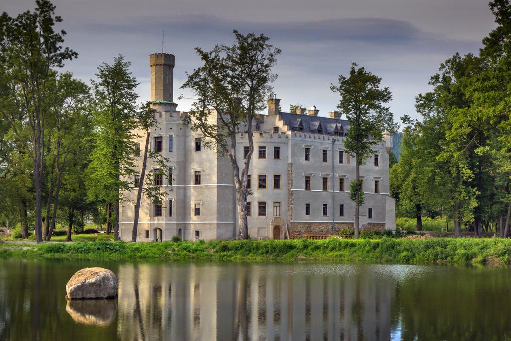 Zamek Karpniki Schloss Fischbach Lomnica  Luaran gambar