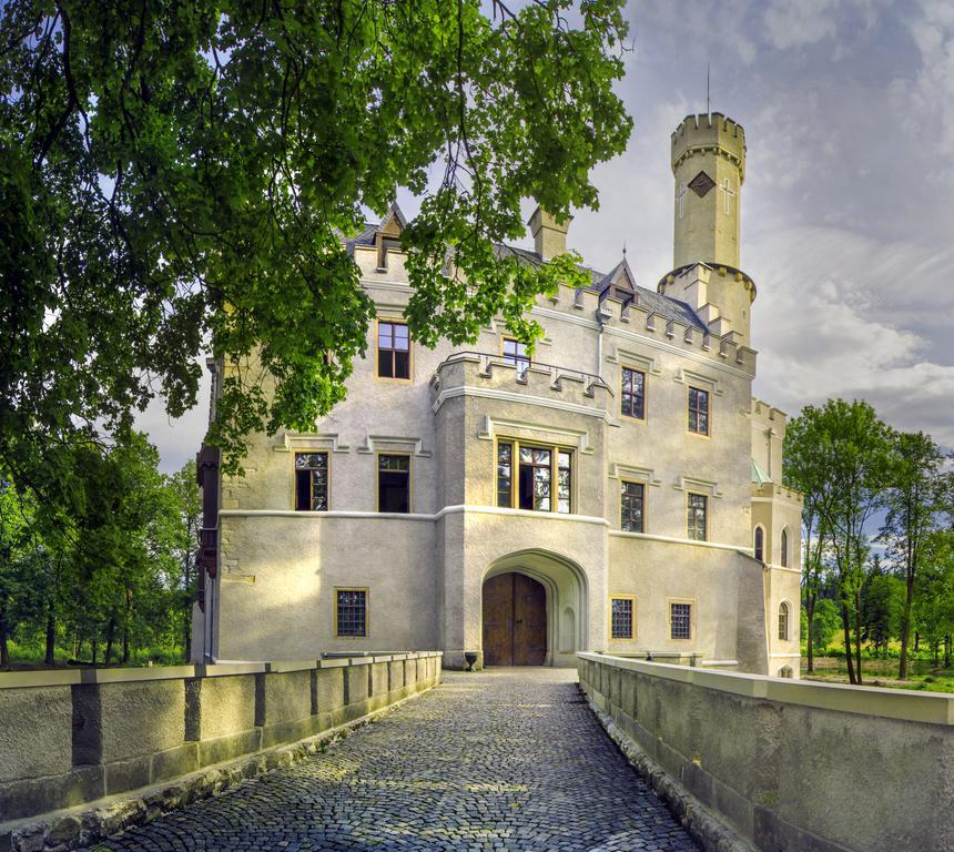 Zamek Karpniki Schloss Fischbach Lomnica  Luaran gambar