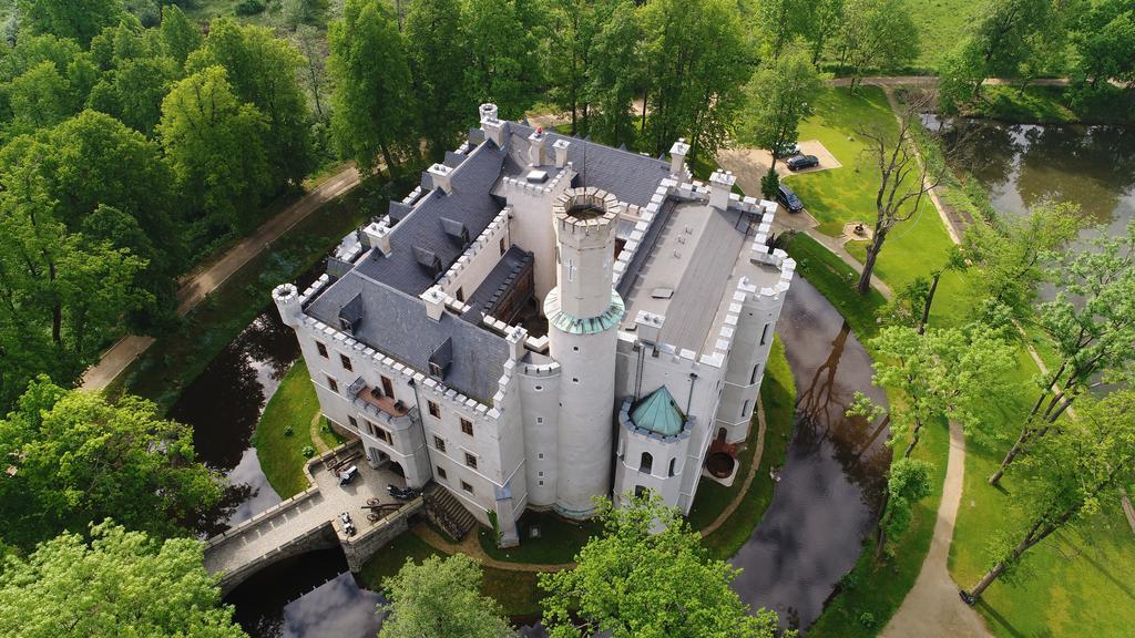 Zamek Karpniki Schloss Fischbach Lomnica  Luaran gambar