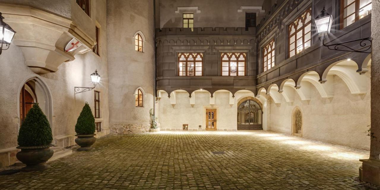 Zamek Karpniki Schloss Fischbach Lomnica  Luaran gambar