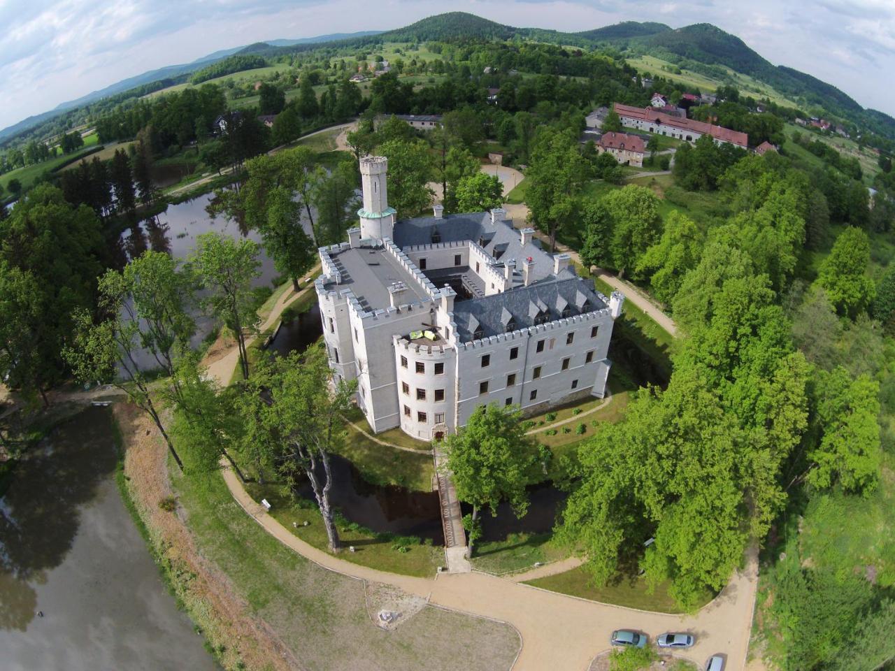Zamek Karpniki Schloss Fischbach Lomnica  Luaran gambar