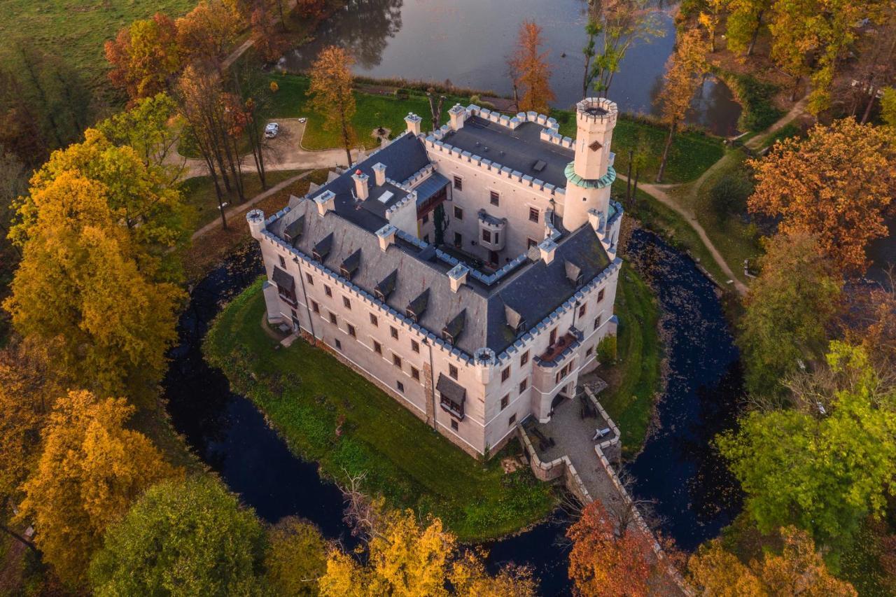 Zamek Karpniki Schloss Fischbach Lomnica  Luaran gambar