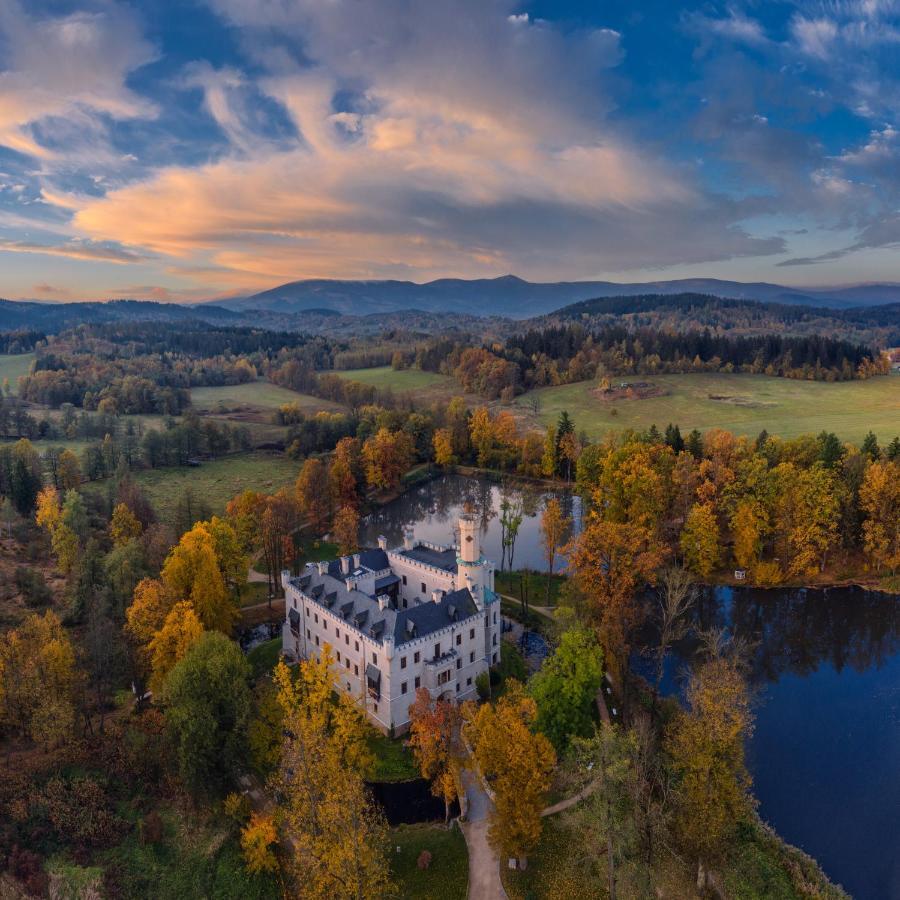 Zamek Karpniki Schloss Fischbach Lomnica  Luaran gambar